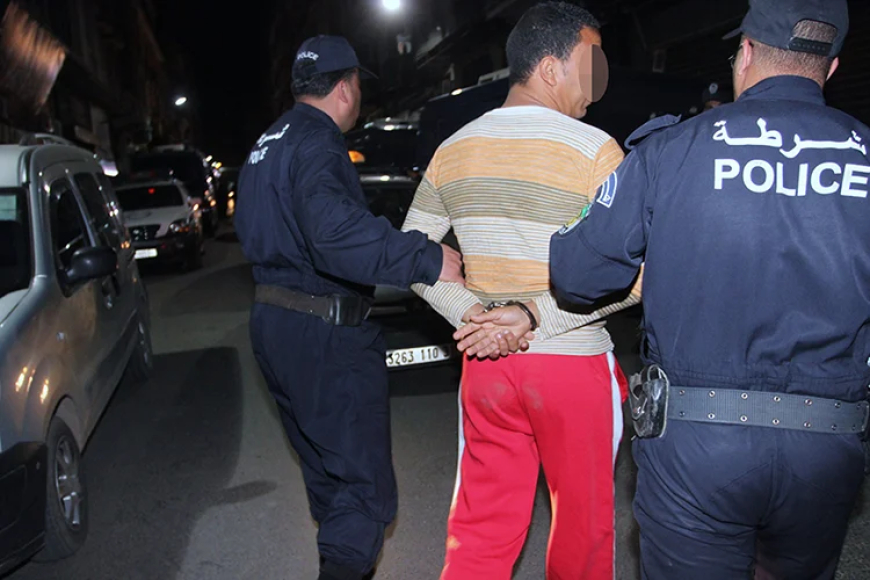 عنابة:  توقيف سائق سيارة"كيا بيكانتو"ومرافقه قاما بمناورة خطيرة بالطريق الساحلي