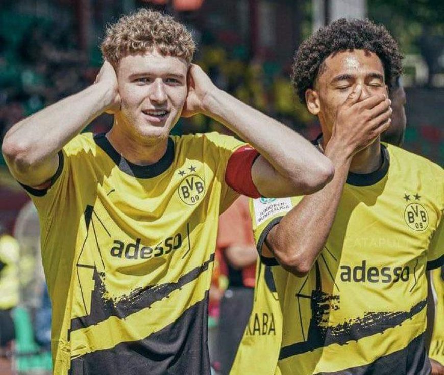 اصطحاب مدرب دورتموند الألماني لإلياس بن قارة  في جولته الاسيوية يخلط حسابات صادي