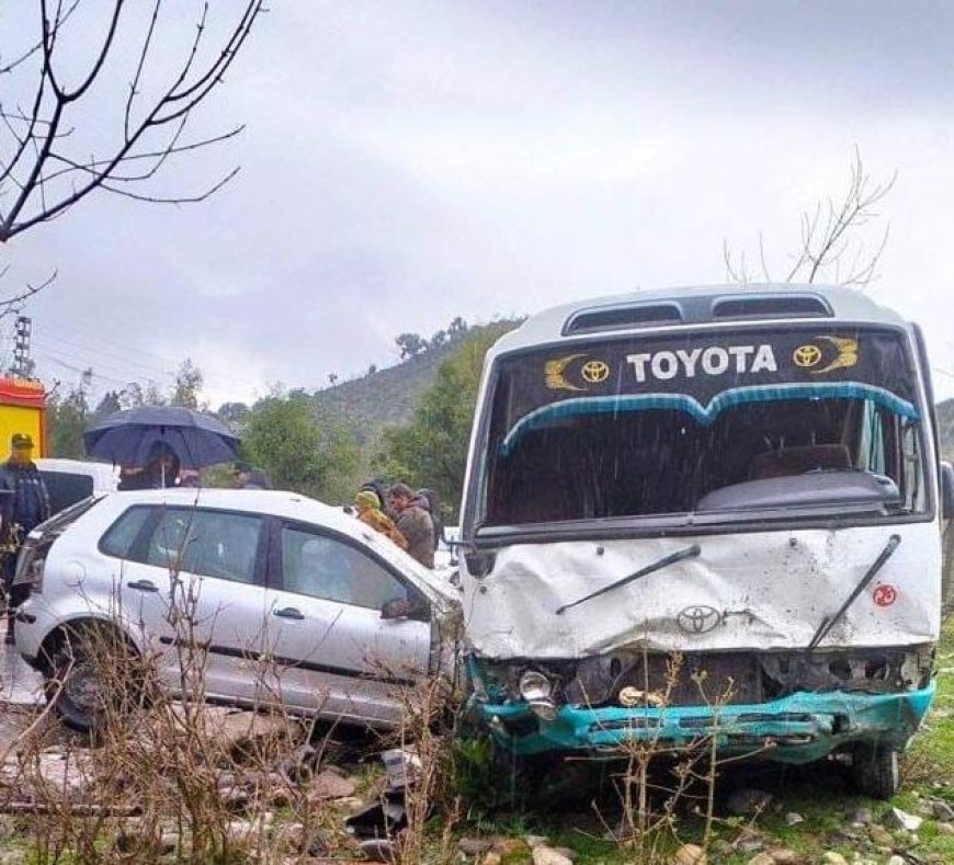 باتنة:  07 جرحى في حادث اصطدام سيارة بحافلة لنقل المسافرين