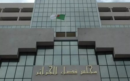 راغبون في الترشح للرئاسيات متهمون بـ "شراء التوقيعات"