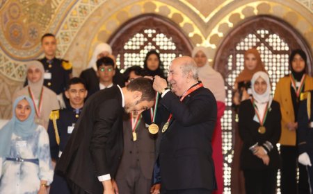 الرئيس تبون يكرم المتفوقين الأوائل في امتحاني "البيام" و "الباك"