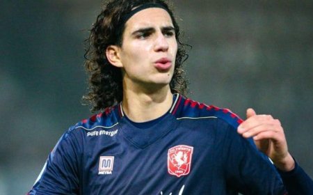 نجم اجاكس أمستردام السابق يوجه انتقادات قوية للاعب الخضر زروقي