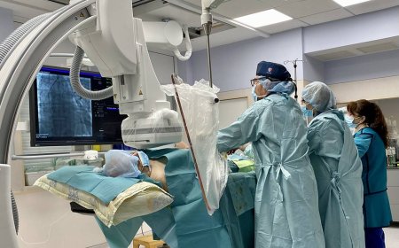 الطاقم الطبي لمستشفى الاستعجالات الطبية الجراحية بالبوني ينجح في اول عمليات وضع بطارية القلب