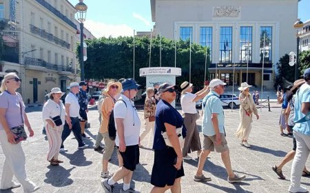 سياح أجانب يتجولون بكور عنابة