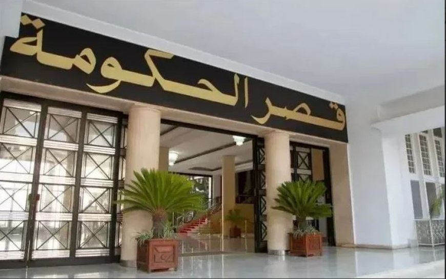 الحكومة  تدرس  تدابير مكافحة الجراد وإطلاق الجيل الخامس للهاتف النقل