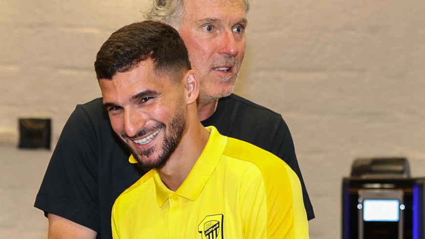 مدرب الاتحاد السعودي لورلان بلان يثني على حسام عوار