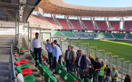 وزير السكن محمد طارق بلعريبي يقوم بزيارة تفقدية إلى ملعب الدويرة