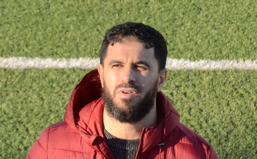 بزاز: المنظومة الدفاعية للخضر صارت أفضل بعودة بن سبعيني وتحويل ماندي الى الجهة اليمنى من الدفاع