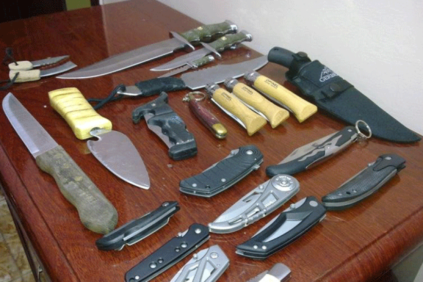 توقيف مركبة من نوع "compus" بها أشخاص مدجّجون بالأسلحة البيضاء في حاجز أمني ببوزعرورة