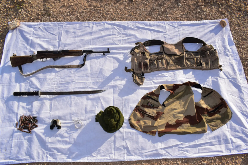 القضاء على إرهابيين في تبسة واسترجاع سلاح نصف ٱلي وذخيرة وأغراض عسكرية