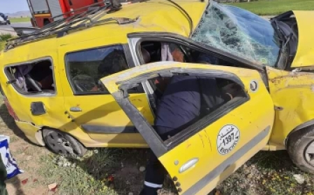 09 جرحى اثر اصطدام سيارة اجرة بشاحنة في راس العيون بباتنة