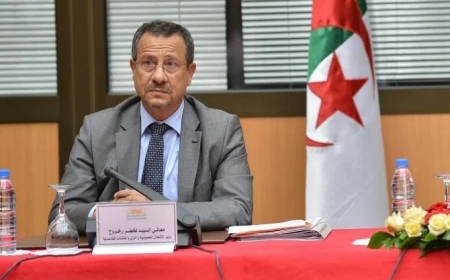 رخروخ يعرض خطة وزارته لتطوير البنية التحتية