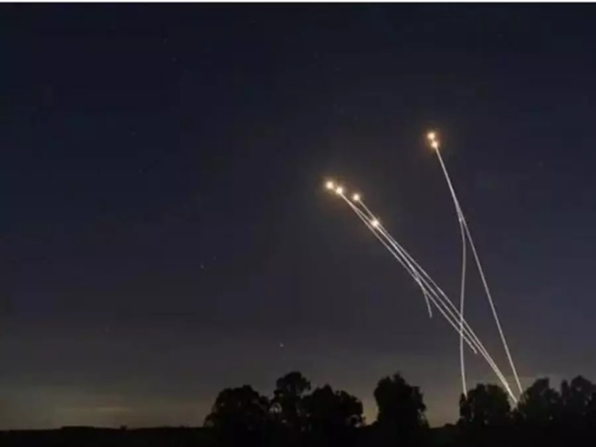 إيران تقصف مواقع الكيان الصهيوني بعشرات الصواريخ الباليستية