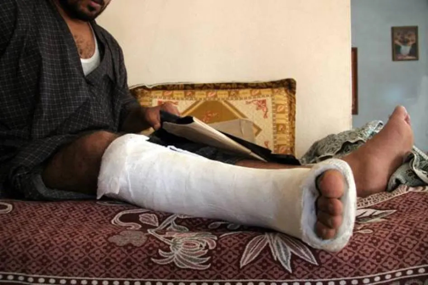 رجل يتعرّض لاعتداء عنيف تسبّب له في كسر رجله اليسرى في حي سلمون الهاشمي بلديّة عين الباردة