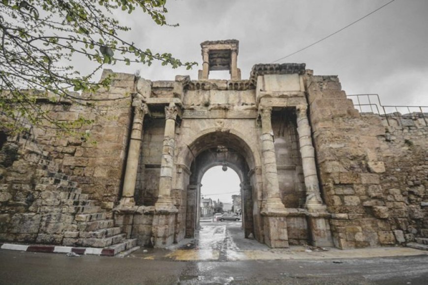 وفد سياحي من التشيك يستكشف المقاصد الثقافية والتاريخية بتبسة
