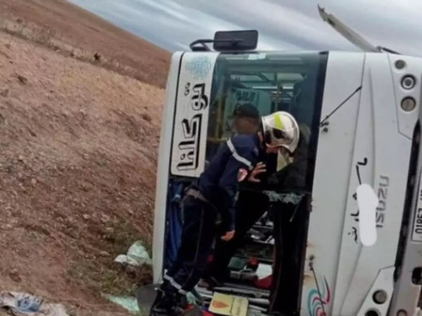 ميلة : 27 جريحا في حادث انقلاب حافلة لنقل المسافرين