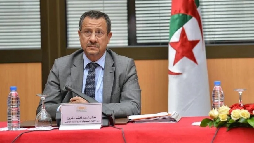 رخروخ يعرض خطة وزارته لتطوير البنية التحتية