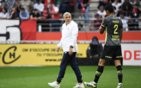 مدرب ليل الفرنسي يثني على ماندي ويصفه باللاعب القدوة للاعبين الشباب في الفريق