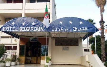 عمال فندق بوقارون بالقل في سكيكدة يحتجون