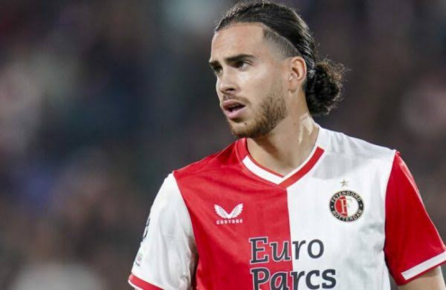 مدرب فينورد روتردام الهولندي يدافع عن لاعبه الجزائري رامز زروقي