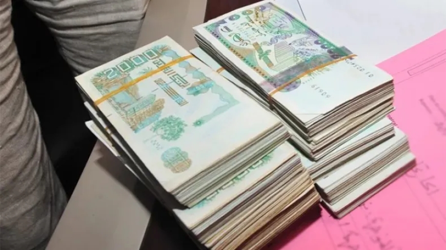  شيخ وشاب يسلبان طفلا قاصرا  50 مليون سنتيم بالشرفة