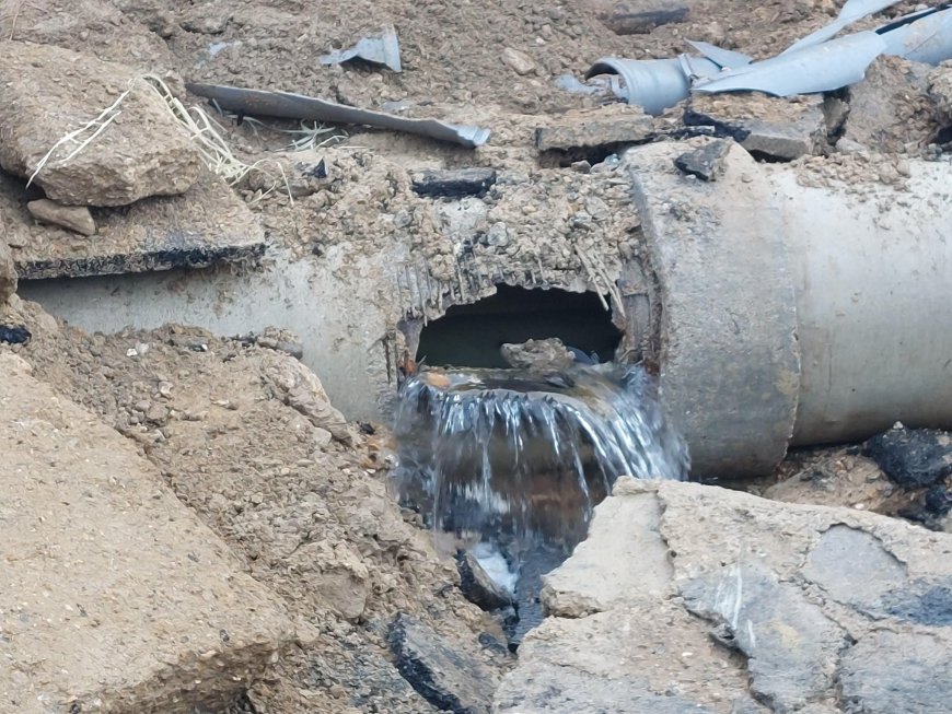 عنابة: مجهولون يعتدون على قناة توزيع المياه بآلة قطع حادة في حي سيبوس 