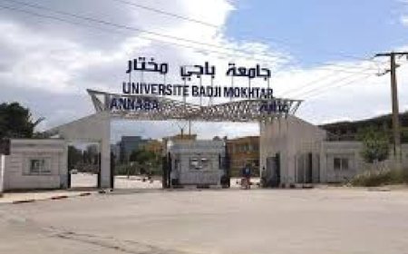 طلبة كلية الطب  بجامعة عنابة يواصلون اضرابهم