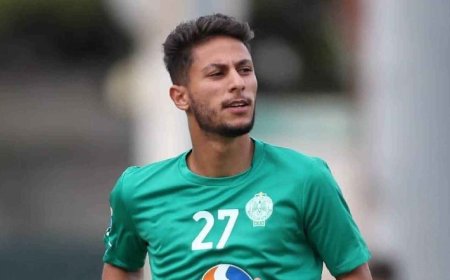 معاناة اللاعب الجزائري يسري بوزوق مع الرجاء المغربي متواصلة
