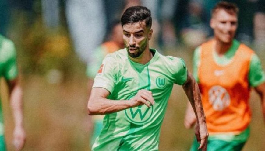 مدرب فولسبورغ الألماني يواصل التغني بعمورة ويعدد نقاط قوته