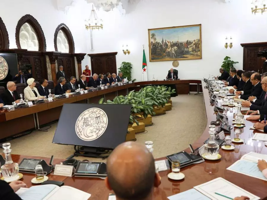 مجلس الوزراء: رفع منحتي السياحة والحج