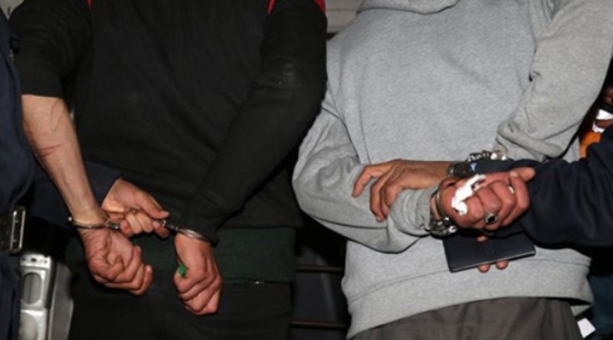  توقيف شابان متهمان بالسرقة من داخل المركبات بمدينة عنابة 