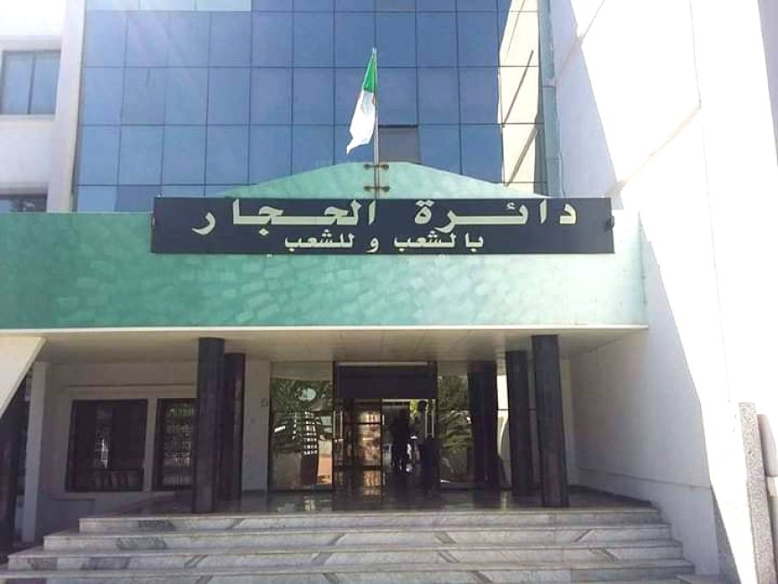 سكان الحي الفوضوي uv3يحتجون امام دائرة الحجار  و يطالبون بالترحيل