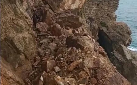 انهيارات جبلية و الصخور تعزل 3شواطيئ بمدينة سكيكدة