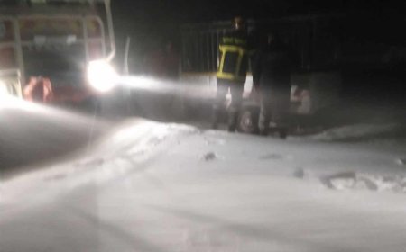 اجلاء ثلاثة اشخاص كانت شاحناهم عالقة بسبب الثلوج باتنة
