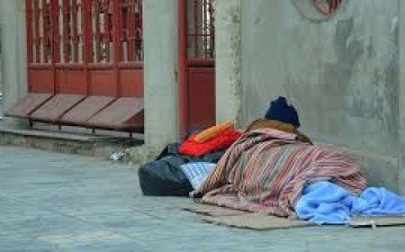 إجلاء عدد من المتشردين من شوارع جيجل بسبب الأمطار والبرد القارص