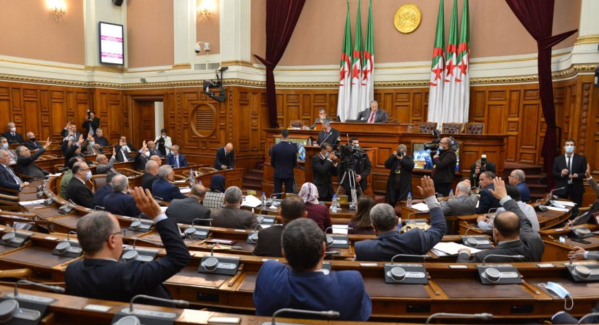 المال الفاسد"و الأعمال المشبوهة" تطيحان" بمترشحين لانتخابات مجلس الأمة