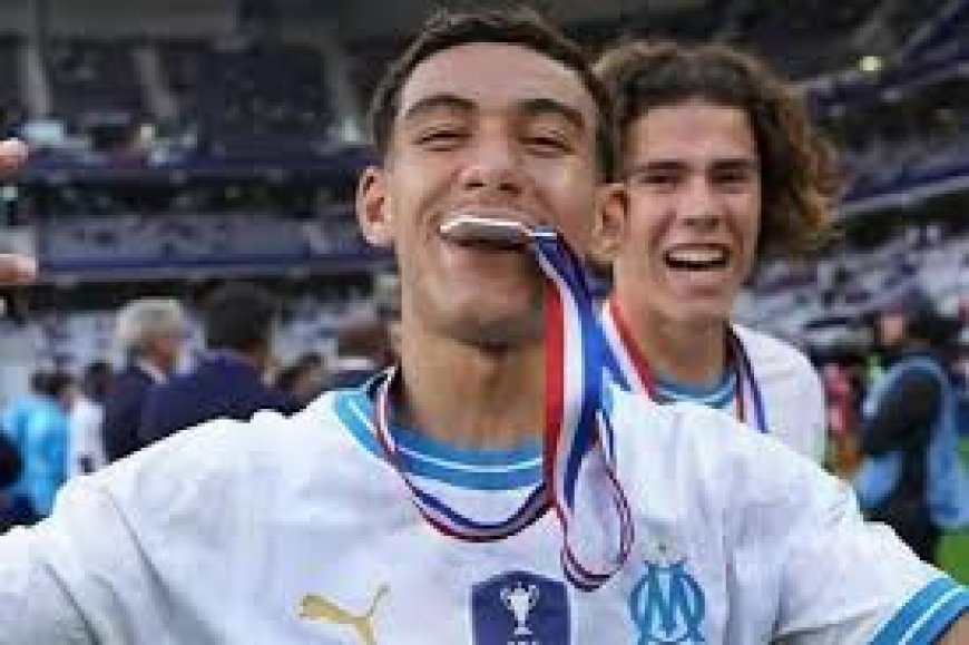 موهبة اولمبيك مرسيليا أنيس دوبال يشعل صراعا جديدا بين الاتحادين الجزائري والتونسي