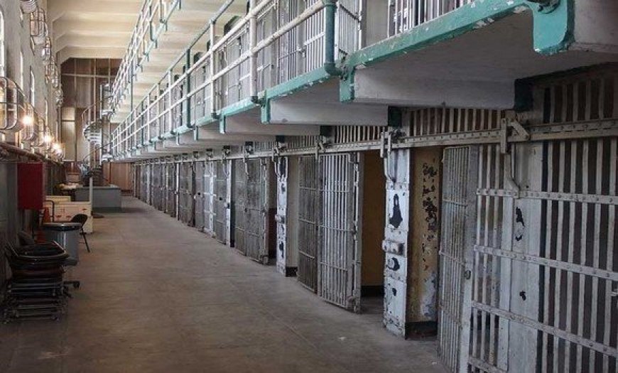 محبوس محكوم عليه بـ20 سنة سجنا يعتدي على ضابط بإدارة السّجون داخل المؤسّسة العقابيّة لعلاليق