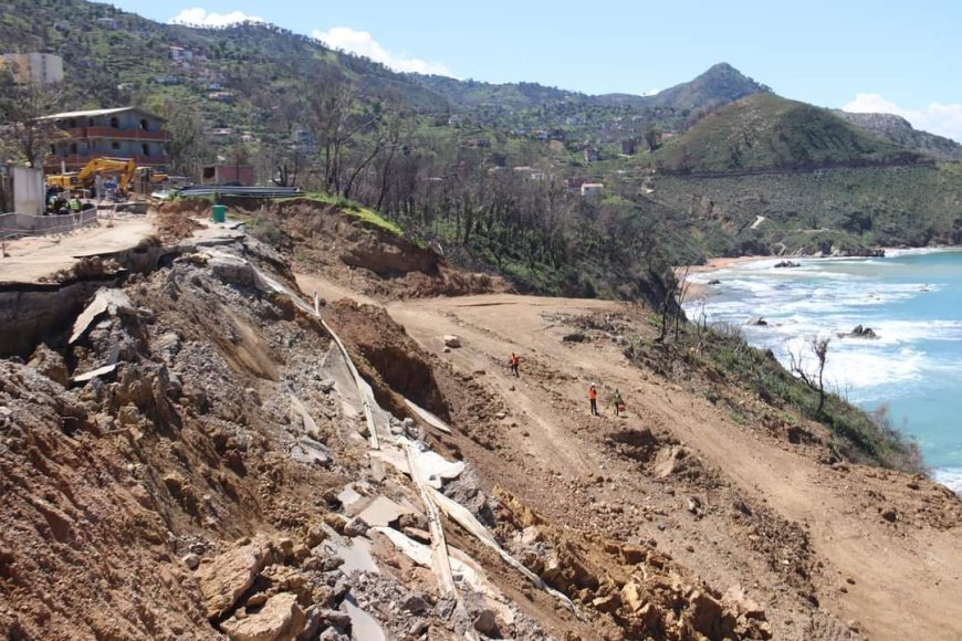 انهيارات ترابية  تغلق الطريق الرابط بين تاكسنة وسلمى بن زيادة بجيجل