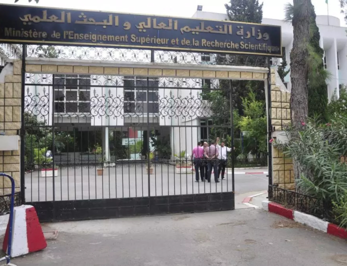 خلال إجتماع ترأسه وزير التعليم العالي "كمال بداري"  : ضبط الترتيبات النهائية لتوجيه الناجحين في بكالوريا 2026