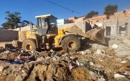 مصالح المقاطعة الإدارية ذراع الريش تهدم بنايات فوضوية