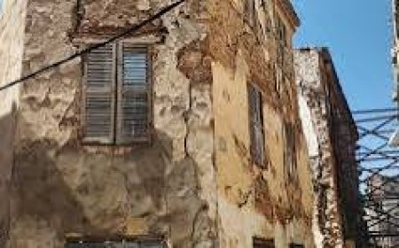 عنابة:  تنصيب مستعجل لمقاولة  شرعت في إزالة خطر انهيار بناية بالمدينة القديمة