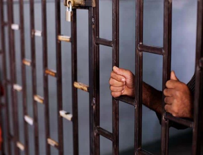 إيداع الحبس المؤقت  لصّ يمتهن السرقة في كورنيش عنابة