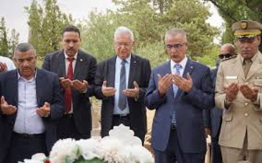 رئيس مجلس الأمة يعزّي عائلة عبد الحق بن بولعيد ويترحم على روحه وعلى الرئيس الأسبق"  اليامين زروال"