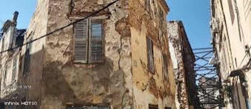 عنابة:  تنصيب مستعجل لمقاولة  شرعت في إزالة خطر انهيار بناية بالمدينة القديمة