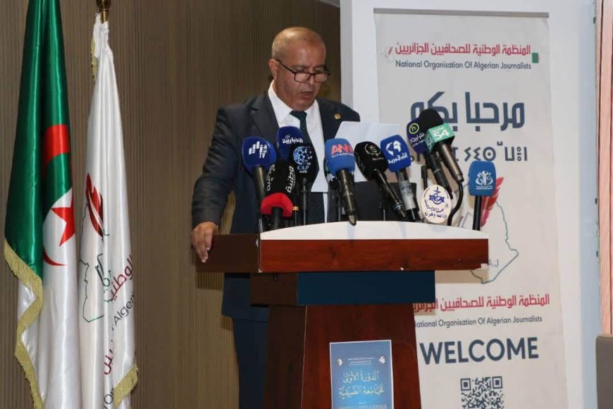 نائب رئيس البرلمان في الجامعة الصيفية للصحفيين