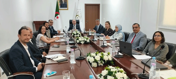 توفر الأدوية في صلب لقاء قويدري ونقابة الصيادلة الخواص