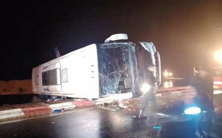 وفاة شخص وإصابة 14 آخرين في انقلاب حافلة ببسكرة