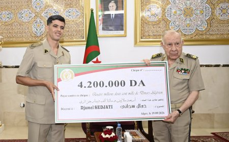 الفريق شنڨريحة يكرّم بطل العالم جمال سجّاتي    