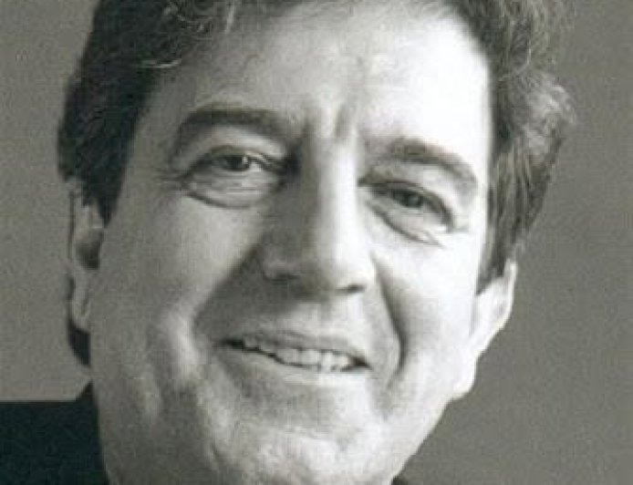 وفاة الفنان سيد أحمد أقومي